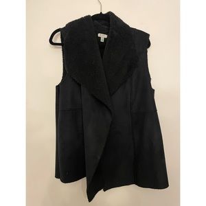 Susina faux suede vest. Lined with faux fur. Size XL.